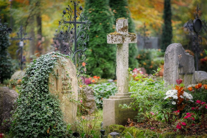 Sognare Cimitero: Interpretazione e Significato del Sogno