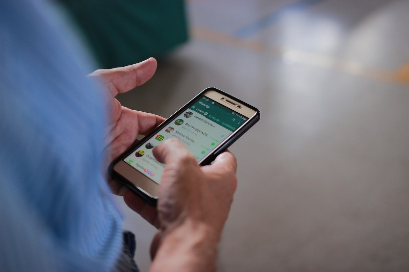 Vuoi sapere se è vedere chi guarda se sei online su whatsapp? Scopriamolo